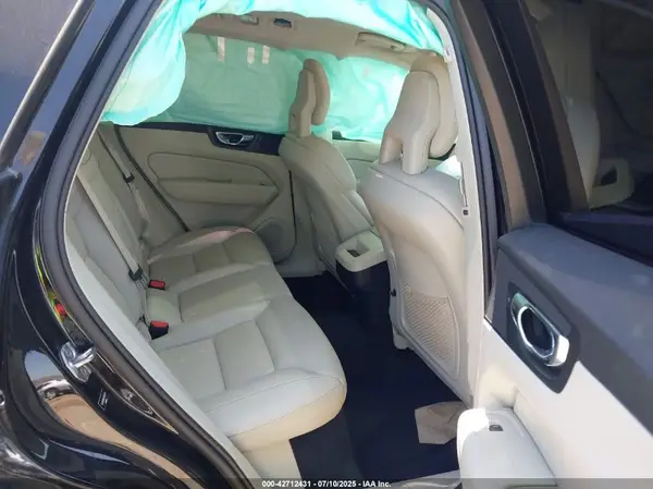YV4102RK8J1024348 2018 VOLVO XC60 - Image 8