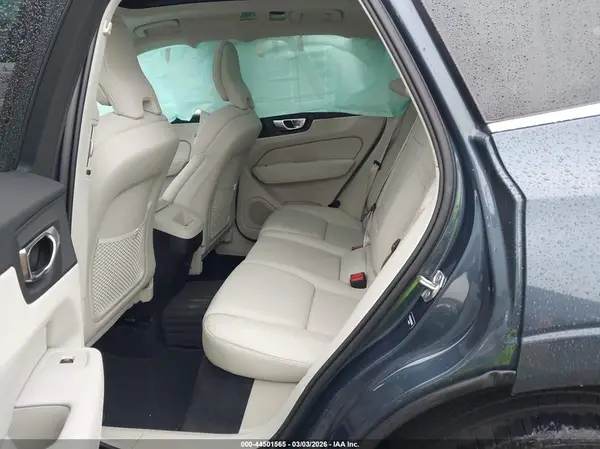 YV4102RK9M1690025 2021 VOLVO XC60 - Image 8
