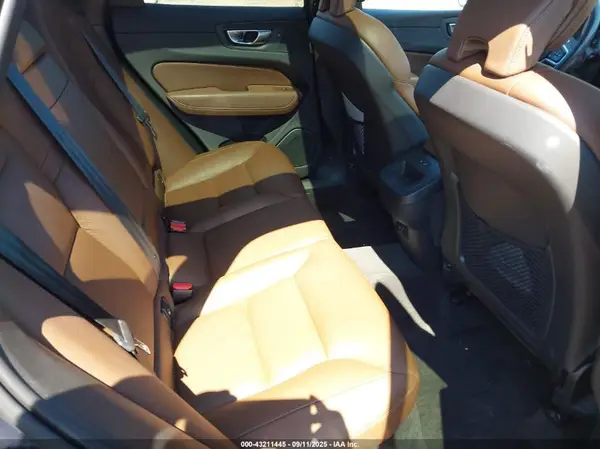 YV4102RK9M1747792 2021 VOLVO XC60 - Image 8