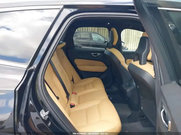 YV4102RKXJ1002352 2018 VOLVO XC60 - Image 8