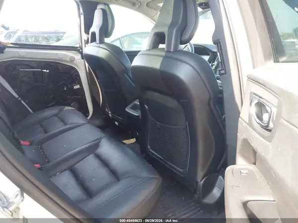 YV4102RKXJ1035562 2018 VOLVO XC60 - Image 8