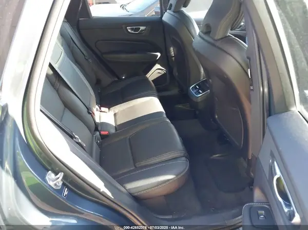YV4102RL0M1709862 2021 VOLVO XC60 - Image 8