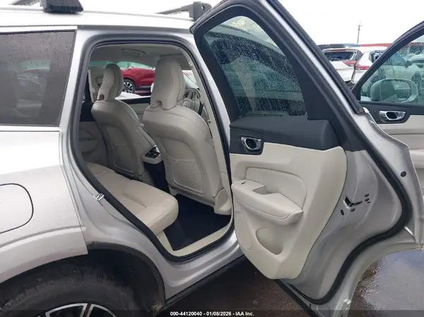 YV4102RL0M1846087 2021 VOLVO XC60 - Image 8