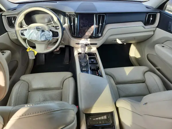 YV4102RL1J1028461 2018 VOLVO XC60 - Image 8