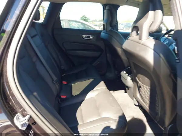 YV4102RL1J1028508 2018 VOLVO XC60 - Image 8
