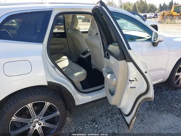 YV4102RL1M1753823 2021 VOLVO XC60 - Image 8