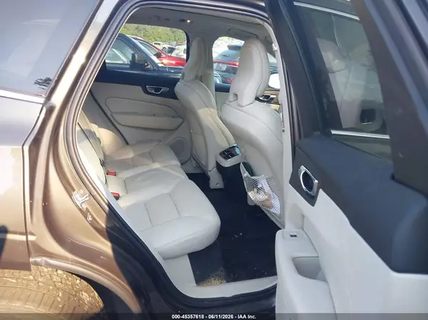 YV4102RL1M1809467 2021 VOLVO XC60 - Image 8