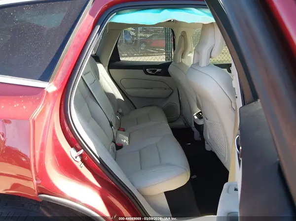 YV4102RL2J1011944 2018 VOLVO XC60 - Image 8