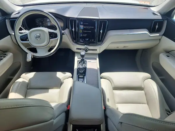 YV4102RL2J1033572 2018 VOLVO XC60 - Image 8