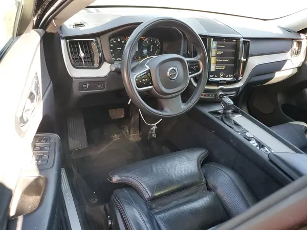 YV4102RL2J1036908 2018 VOLVO XC60 - Image 8