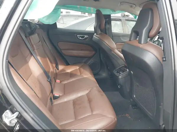 YV4102RL2J1040828 2018 VOLVO XC60 - Image 8