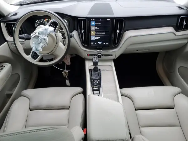 YV4102RL2J1046323 2018 VOLVO XC60 - Image 8
