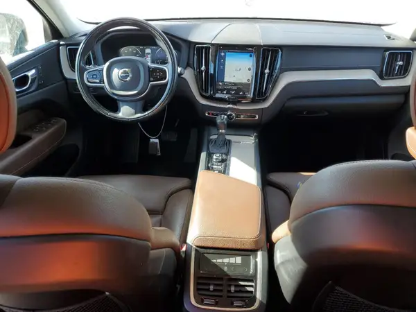 YV4102RL2J1048850 2018 VOLVO XC60 - Image 8