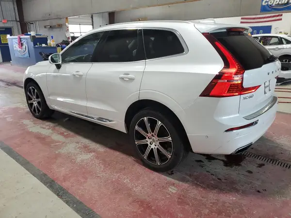 YV4102RL2M1696810 2021 VOLVO XC60 - Image 2