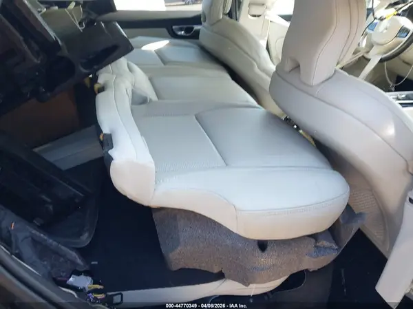 YV4102RL2M1727943 2021 VOLVO XC60 - Image 8