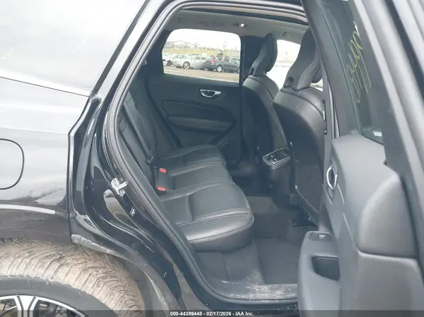 YV4102RL2M1737372 2021 VOLVO XC60 - Image 8