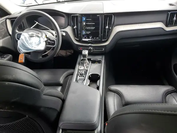 YV4102RL2M1823863 2021 VOLVO XC60 - Image 8