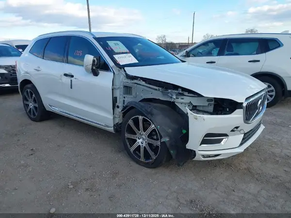 YV4102RL2M1835091 2021 VOLVO XC60 - Image 1