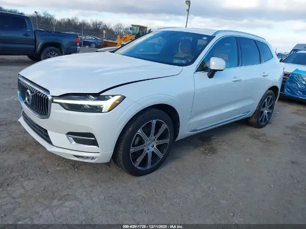 YV4102RL2M1835091 2021 VOLVO XC60 - Image 2