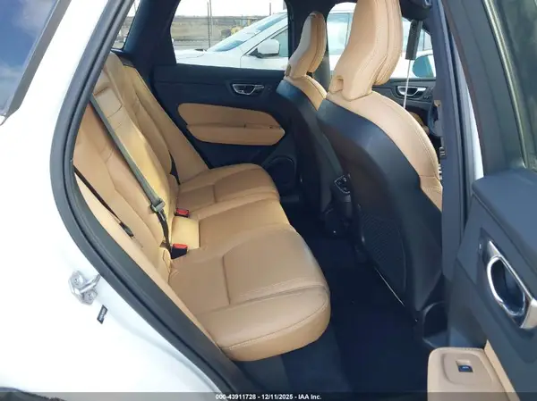 YV4102RL2M1835091 2021 VOLVO XC60 - Image 8