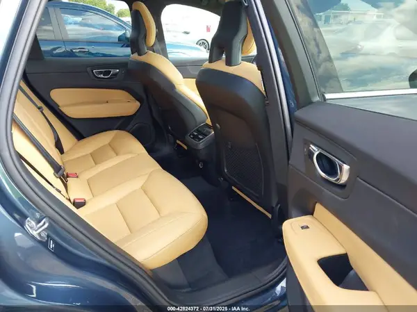YV4102RL3J1023911 2018 VOLVO XC60 - Image 8