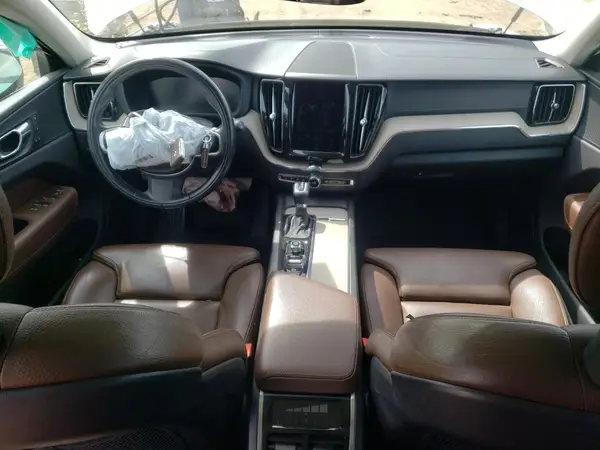 YV4102RL3J1028428 2018 VOLVO XC60 - Image 8
