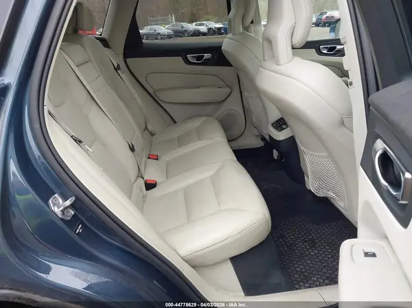 YV4102RL3J1040420 2018 VOLVO XC60 - Image 8