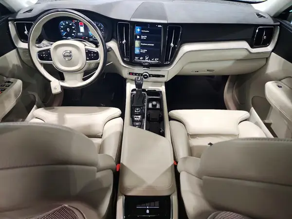 YV4102RL4J1021956 2018 VOLVO XC60 - Image 8