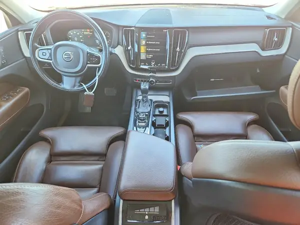 YV4102RL4J1025800 2018 VOLVO XC60 - Image 8