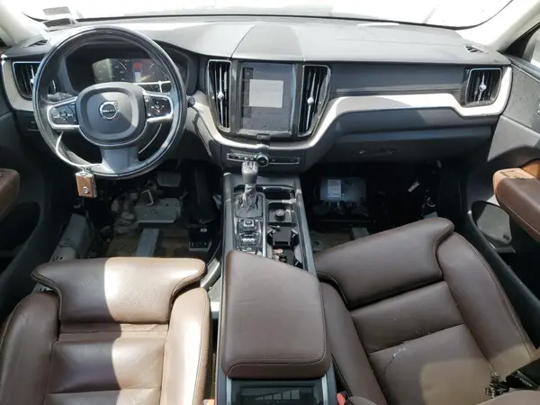 YV4102RL4J1036649 2018 VOLVO XC60 - Image 8