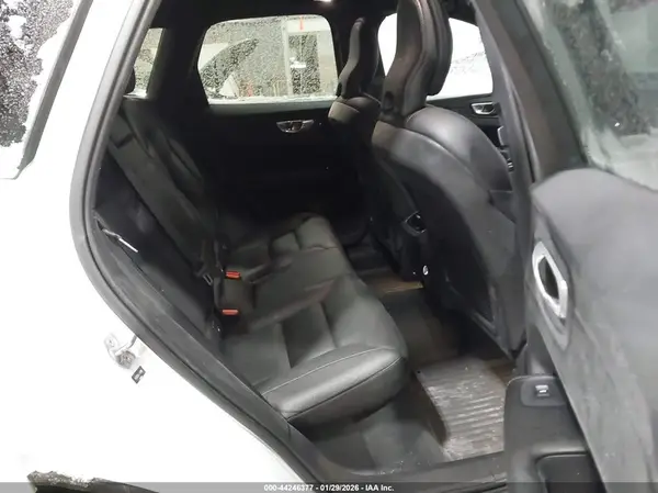 YV4102RL4L1421180 2020 VOLVO XC60 - Image 8