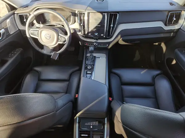 YV4102RL5J1066744 2018 VOLVO XC60 - Image 8