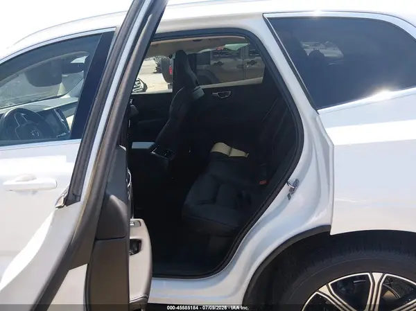 YV4102RL5M1686207 2021 VOLVO XC60 - Image 8