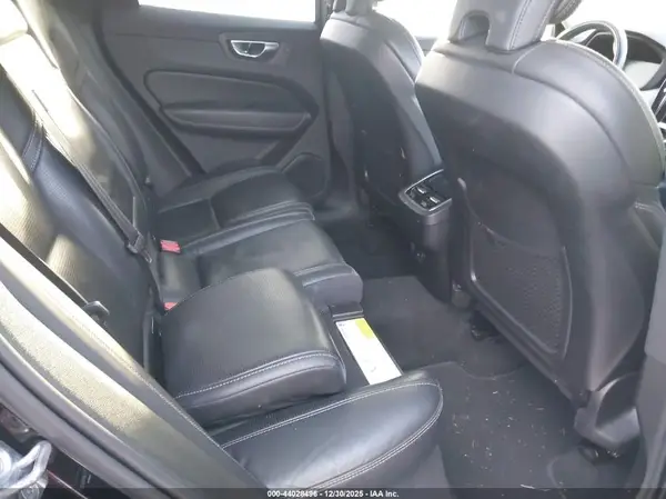 YV4102RL5M1695828 2021 VOLVO XC60 - Image 8