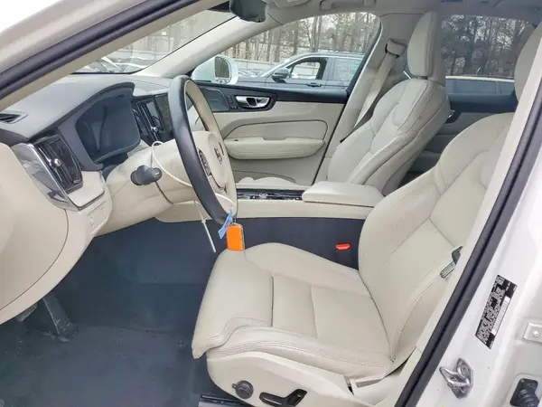 2021 VOLVO XC60 auction photo 7