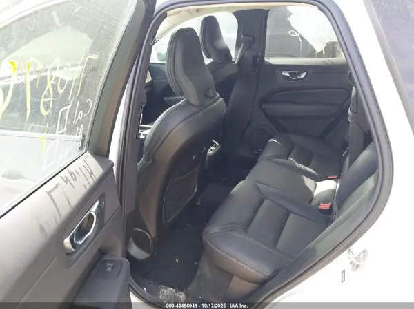 YV4102RL5M1710876 2021 VOLVO XC60 - Image 8