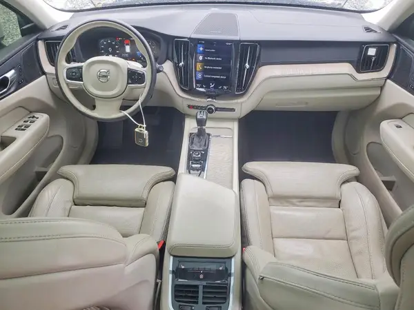 YV4102RL5M1759768 2021 VOLVO XC60 - Image 8