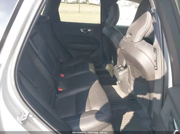 YV4102RL6L1610073 2020 VOLVO XC60 - Image 8