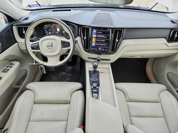 YV4102RL6M1689682 2021 VOLVO XC60 - Image 8