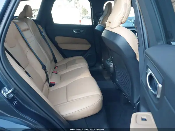 YV4102RL6M1825986 2021 VOLVO XC60 - Image 8