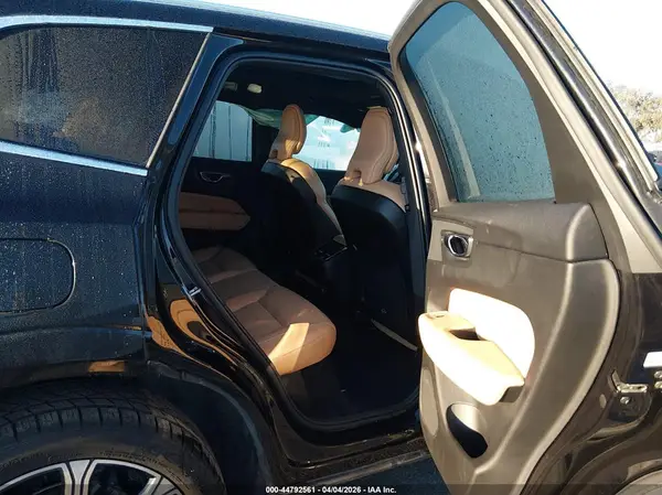YV4102RL7L1565077 2020 VOLVO XC60 - Image 8