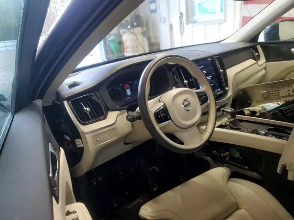 YV4102RL7M1728232 2021 VOLVO XC60 - Image 8
