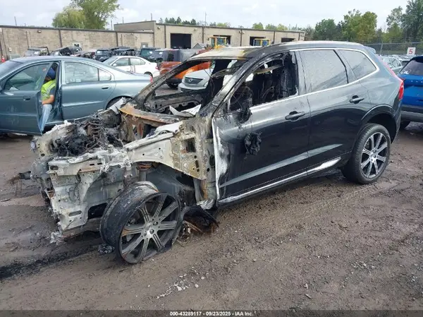 YV4102RL7M1800238 2021 VOLVO XC60 - Image 2