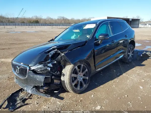 YV4102RL7M1825608 2021 VOLVO XC60 - Image 2