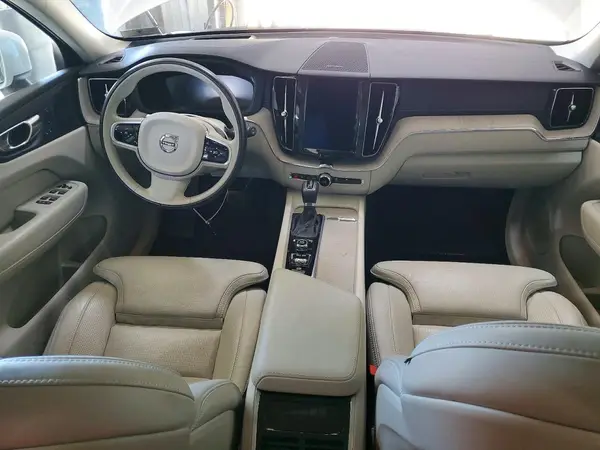 YV4102RL7M1855207 2021 VOLVO XC60 - Image 8