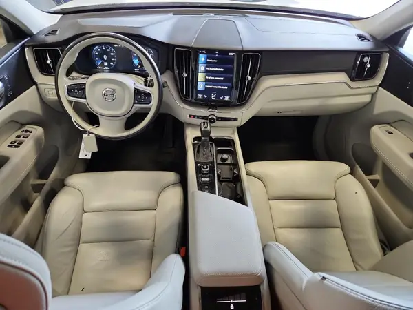 YV4102RL8J1022303 2018 VOLVO XC60 - Image 8
