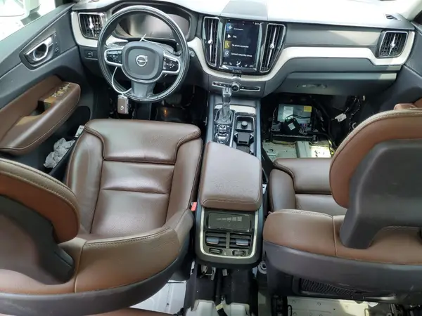 YV4102RL8J1038517 2018 VOLVO XC60 - Image 8