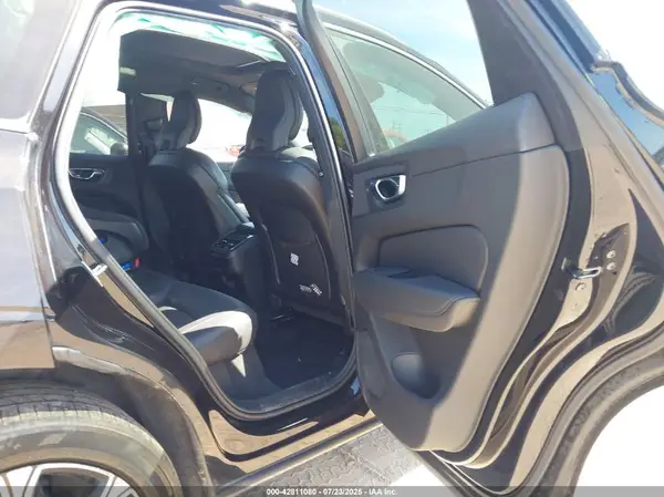 YV4102RL8L1504045 2020 VOLVO XC60 - Image 8