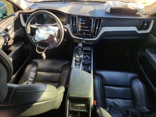 YV4102RL8M1753804 2021 VOLVO XC60 - Image 8
