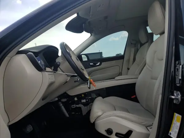 YV4102RL8M1868869 2021 VOLVO XC60 - Image 8